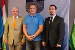 Az �nkorm�nyzati c�g k�t r�szletben adja �t az olimpiai arany�rmes kalap�csvet�nek az idei t�mogat�s�t. Pars Kriszti�n m�r a moszkvai vil�gbajnoks�gra k�sz�l.