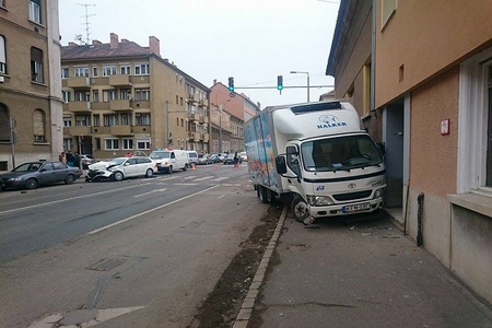 Baleset kvetkeztben hajtott hznak 