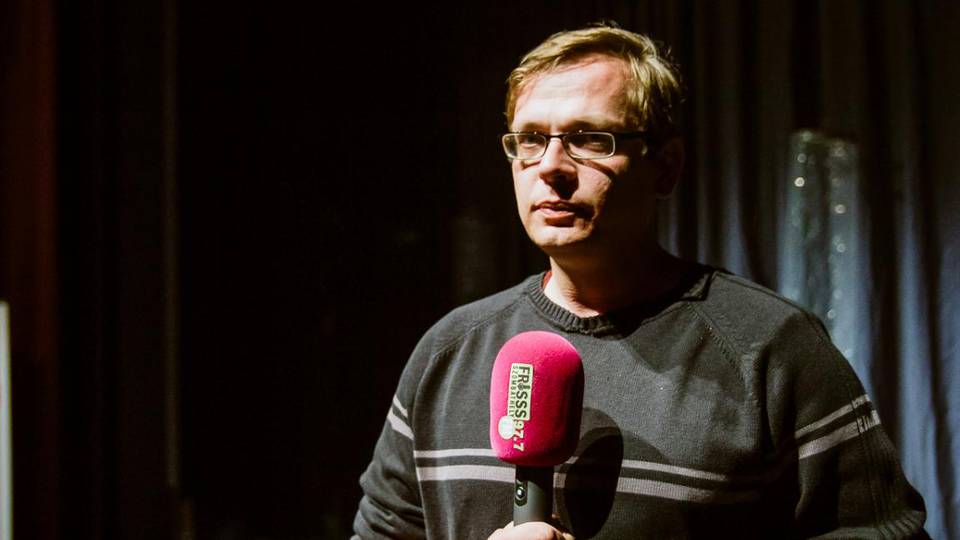 „Minden elads ms”- a stand up gniuszt, Khalmi Zoltnt faggattuk