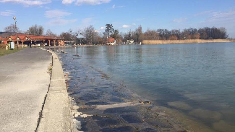 Ilyen a rekord vzlls Balaton a partrl