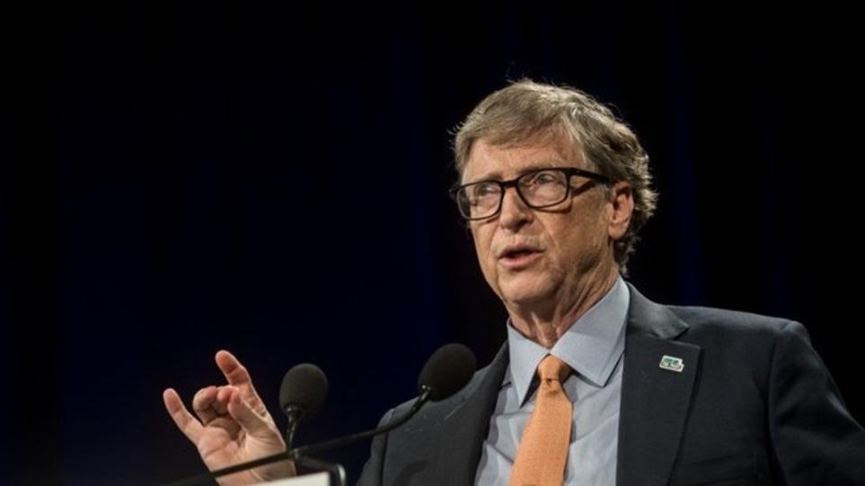 Bill Gates szerint a magyaroknak is teljesen mhsra kellene vltania