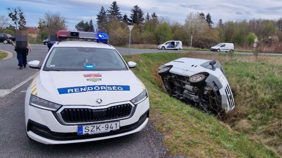 Balesetezett a migrnsokat szllt kisbusz Szombathely kzelben