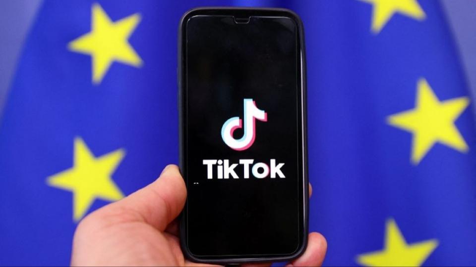 Egyrs korltozst vezet be a TikTok a kiskorak szmra