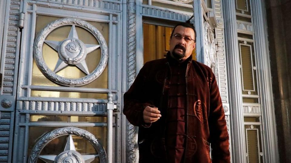 Putyin kitntette Steven Seagalt