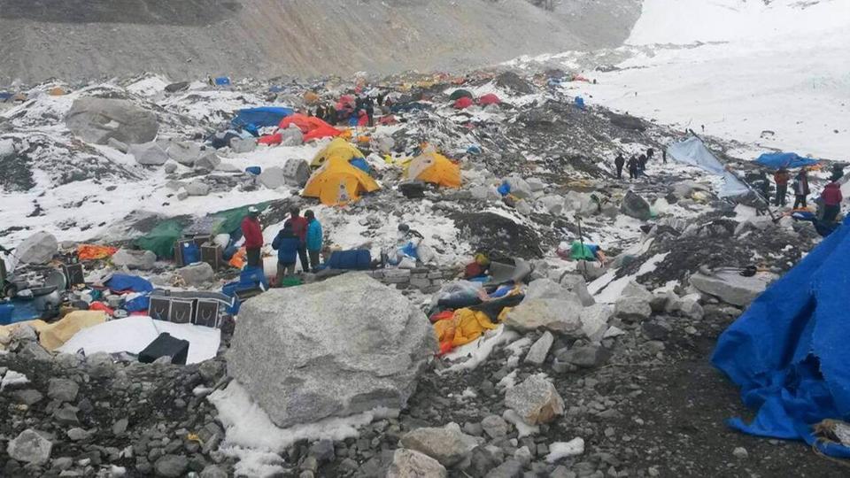 54 tonna szemetet hagytak a hegymszk a Mount Everesten az idei szezonban