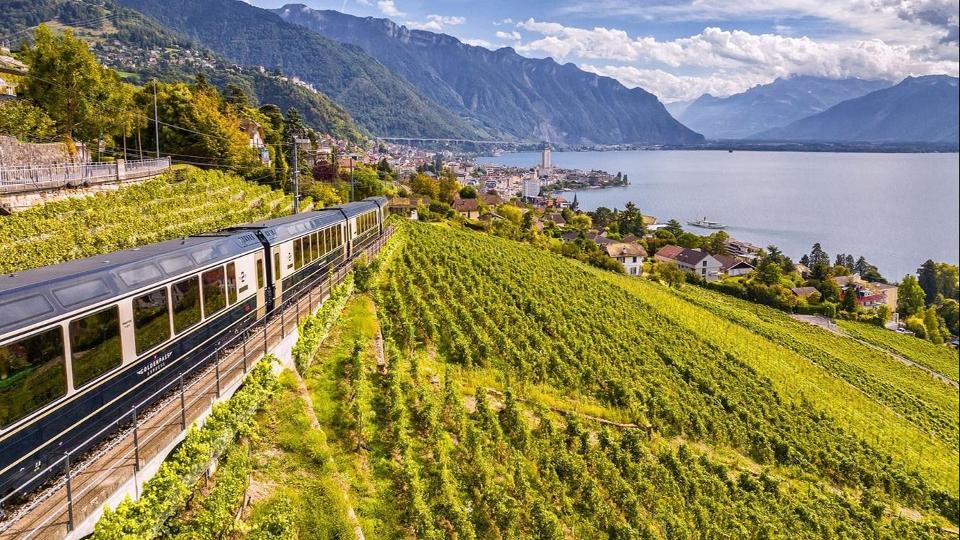 GoldenPass Express: 120 ves problmt oldottak meg a mrnkk - mr luxusvonattal is bejrhat Eurpa legfestibb tja