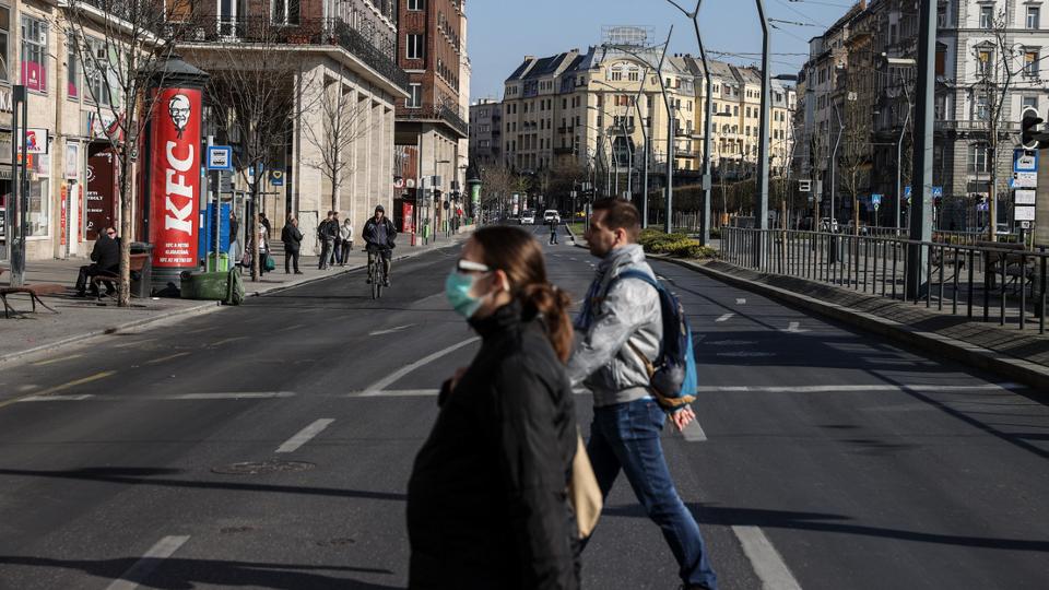 Egyre jobb a hangulat, kevsb flnk, hogy elvesztjk az llsunkat