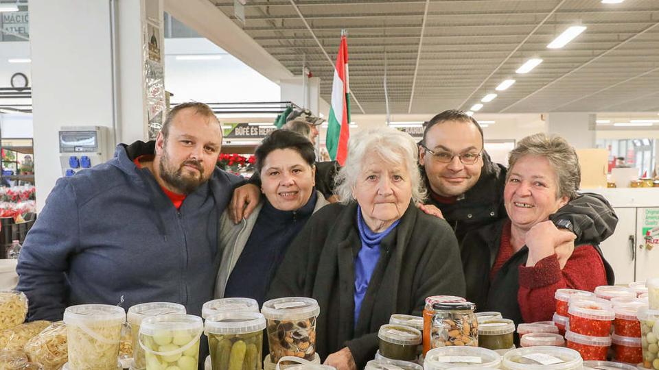 A savanytsbl tbb nemzedk megl – Singer nnit a Szombathelyi Vsrcsarnokban mindenki ismeri