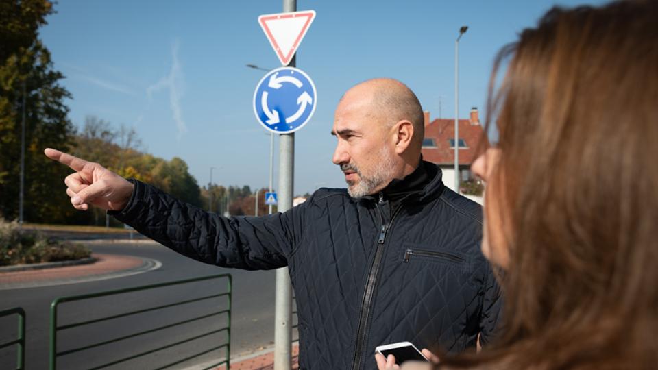 J szolglatot tesz a Bagolyvr alatti krforgalom