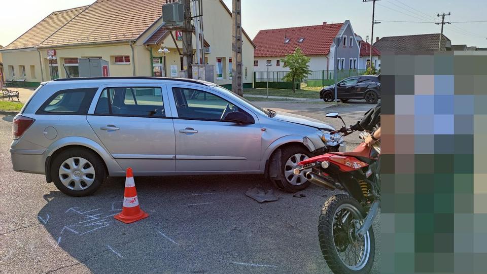 Motoros s szemlyaut tkztt Nraiban