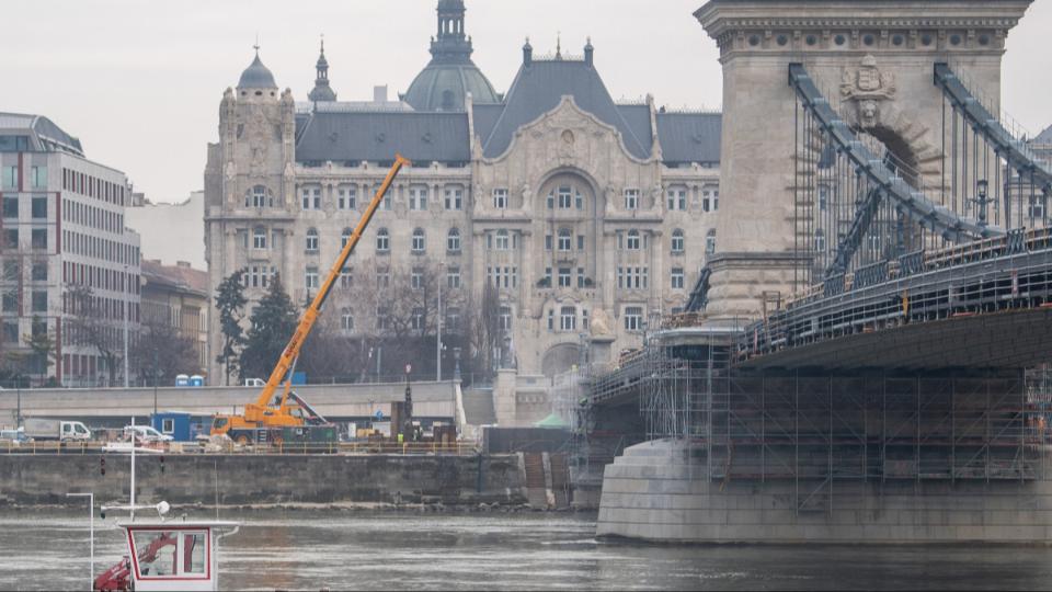 Budapestet szerette volna megmutatni bartnjnek, de Bukarestbe vette a repljegyet