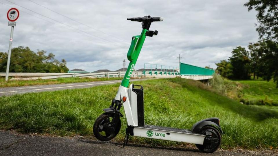 Lejr a trelmi id: felfestik az e-rollerek szmra a kijellt hotspotokat Szombathelyen