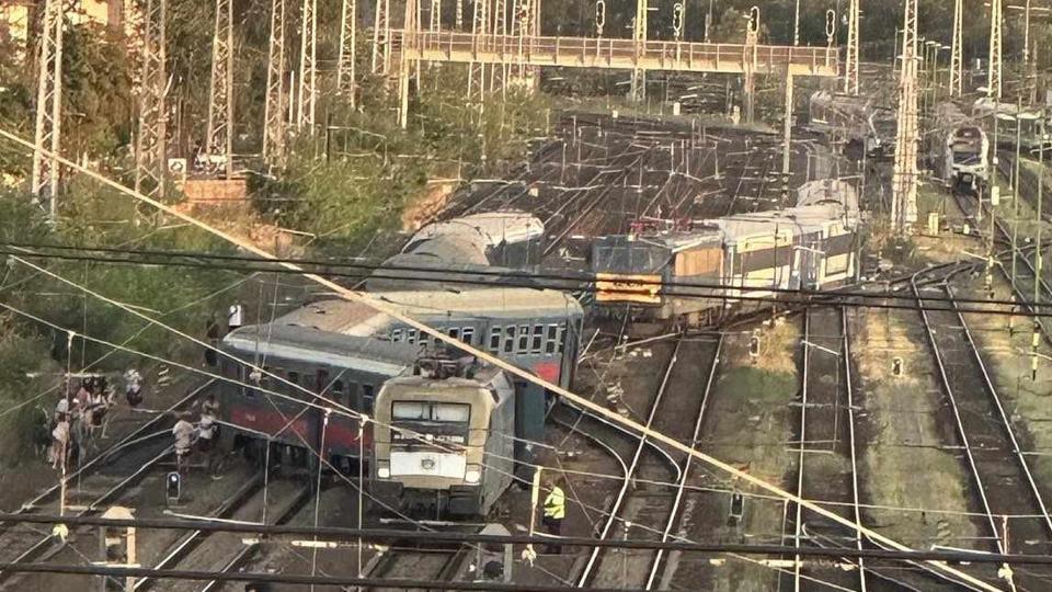 Kisiklott egy InterCity a Keletinl, risi felforduls a vastnl