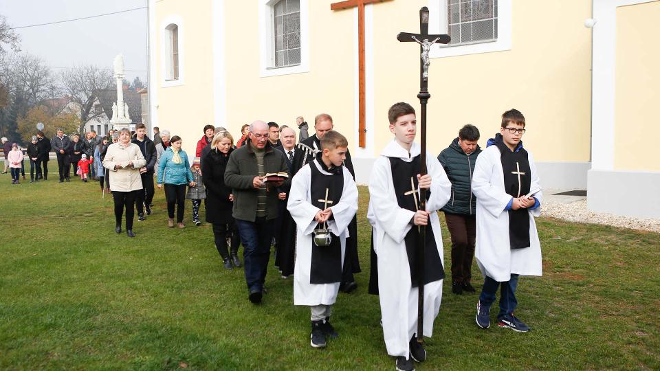 Megldottk a ravatalozt Pornaptiban - fotk