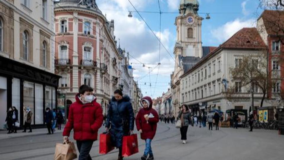 Mrcius 5-tl minden korltozst eltrlhetnek Ausztriban - Bcs csak vatosan nyit