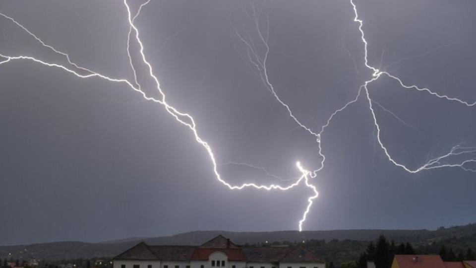 Figyelmeztets a vrmegyre: ez a szombat ppen megfelel arra, hogy az Alpokalja zivatarr vljon