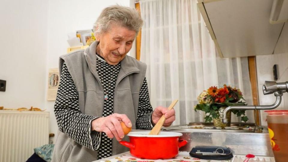 Kilencvenkilenc v, teli akarattal - A csepregi Teri nni a mai napig tevkeny