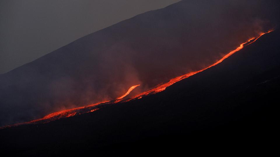 Kitrt az Etna, lelltottk a lgi kzlekedst