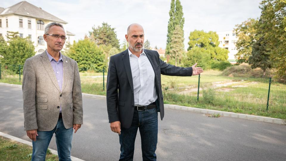 A FIDESZ-frakci szerint sem akar Nemny parkolt