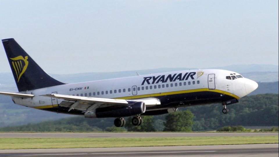 Lell a Ryanair oldala, nem lehet becsekkolni, csak a reptren egy vagyonrt