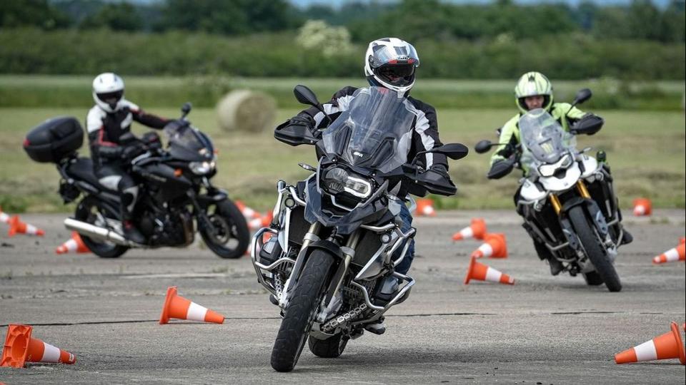 j KRESZ: van itt mg valami a vdfelszerels mellett, amire felhvtk a figyelmet a szakrtk