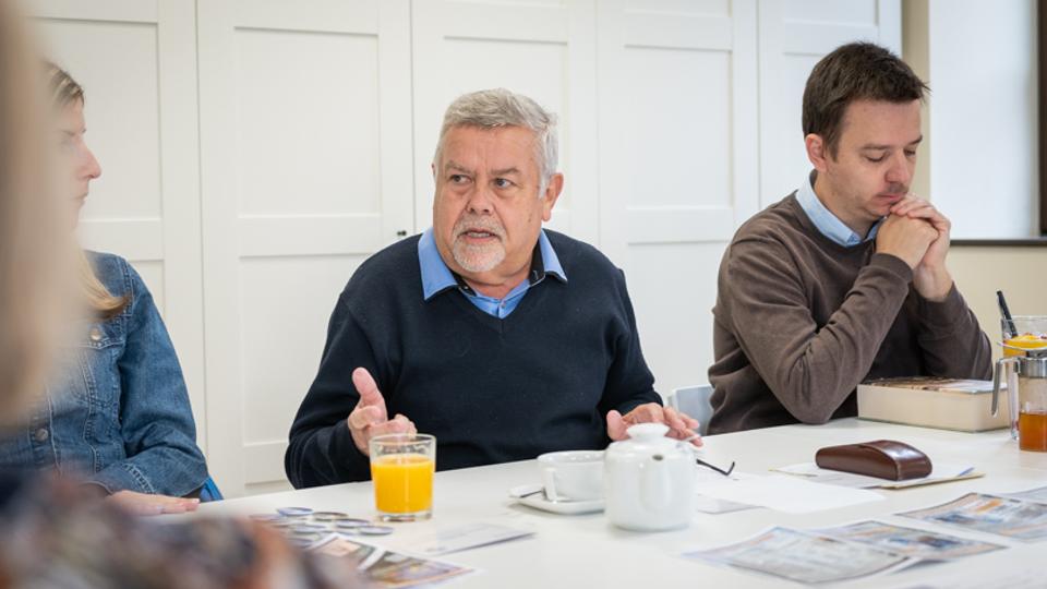 Kitntetsek, ntasz, gyalogls - Tbb kiemelt program lesz oktberben nyugdjasoknak