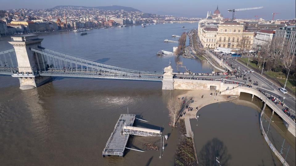 Lezrjk a rakpartot a Duna radsa miatt