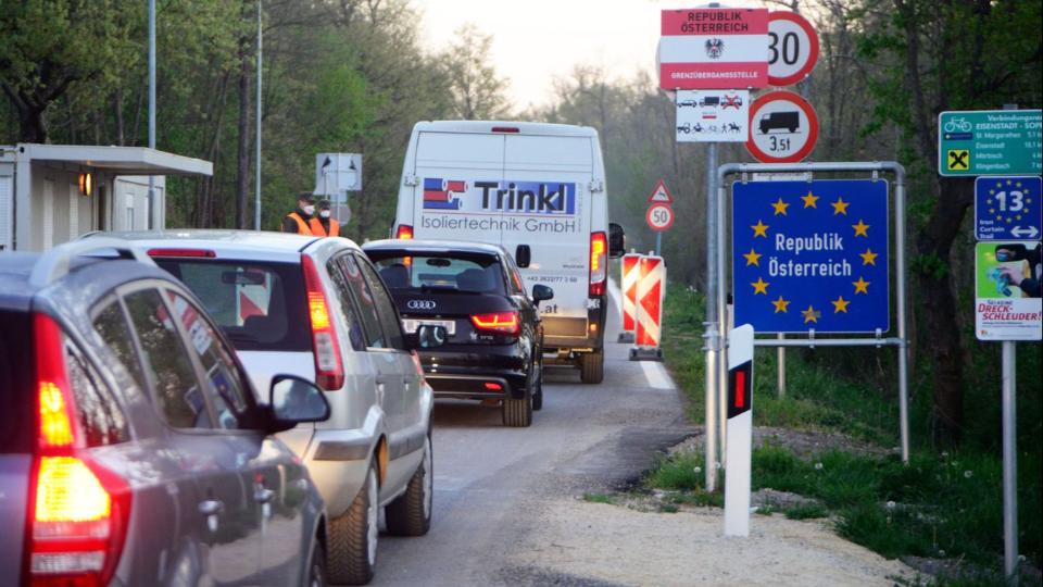 Megelgeltk a magyar ingzkat, betonakadllyal zrtak le egy utat Ausztriban