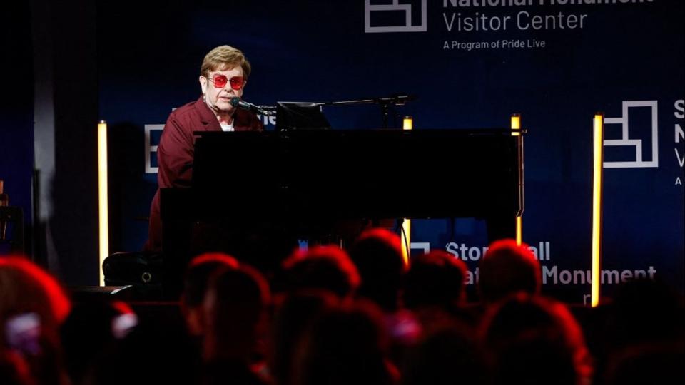 Tragdia: Elton John elvesztette szeme vilgt