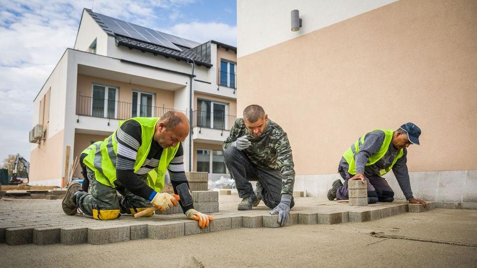 Hiba a robusztus brnvekeds, mg mindig elrtktelenedik a fizetsnk